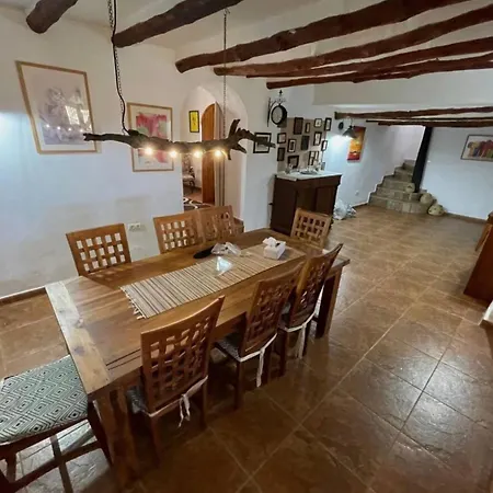 El Cortijo Largo 民宿 塔韦尔诺